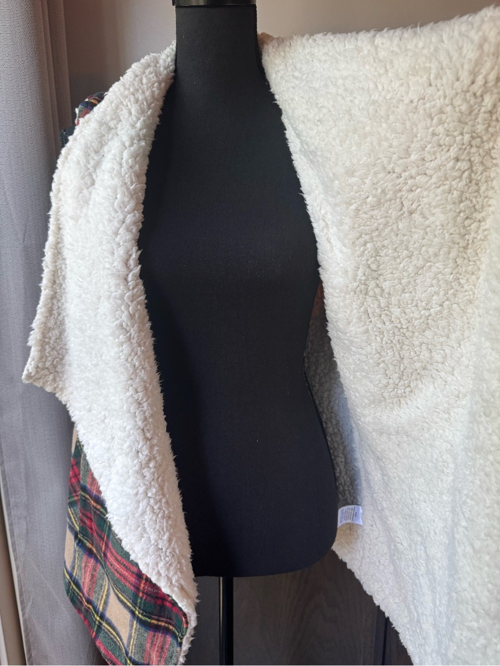 Maurices Plaid Sherpa-Lined Vest in Red, Green, Tan large nwt - Picture 6 of 7